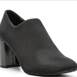 NWOB Donald Pliner Cassa Boot size 10M NEVER WORN! Reg $198